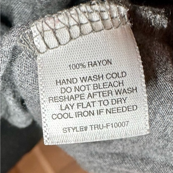 Cold shoulder top - Picture 5 of 6